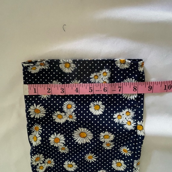 Girl pant size Small 7/8 , Navy Blue daisy and polka dot elastic waist - Picture 5 of 10